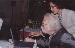 Határ Győző és Tószegi Zsuzsa, a Neumann Kht. igazgatója megnyitja a DIA-honlapot (2000, DIA)