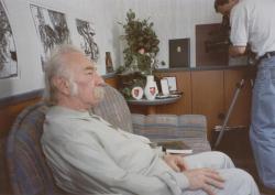 A Magyar Köztársaság Érdemrendjét, Gyoma díszpolgári oklevelét és a város ajándékait filmezik 1994-ben
