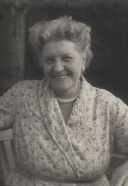 Édesanyja
