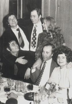 Esküvői fotó: Páskándi Géza, dr. Szedő Ferenc, Páskándi Anikó (állnak), Csoóri Sándor, Novák János és felesége (1976. márc.)