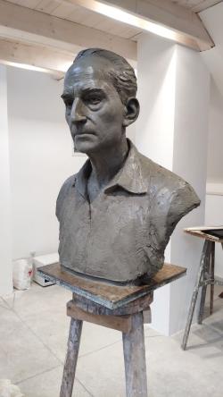 Rába György portrészobra a műteremben (2019, alkotó: Lelkes Márk szobrászművész) 