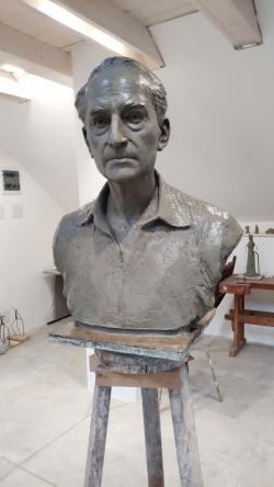 Rába György portrészobra a műteremben (2019, alkotó: Lelkes Márk szobrászművész) 