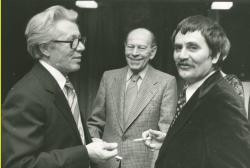 Sütő András, Örkény István és Juhász Ferenc a Nemzeti Színházban Sütő András Káin és Ábel című drámájának ősbemutatóján (Fotó: Benkő Imre, 1978)